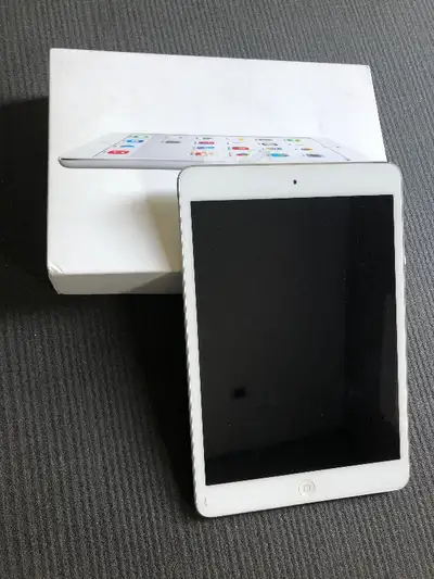 iPad mini 2, Wi-Fi, 16 GB, Model A1489 1 Silver iPad mini 1 Space Gray iPad mini iPads in Excellent...
