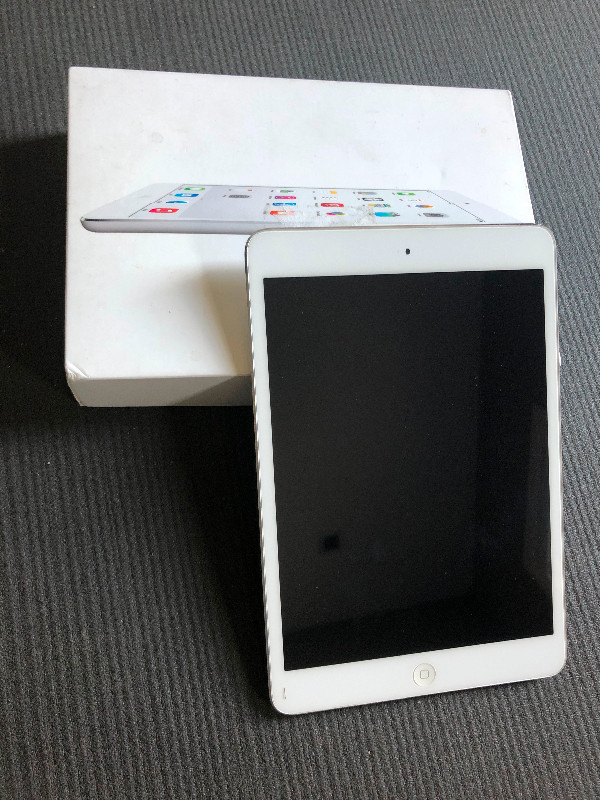 iPad mini 2 Wi-Fi 16 GB Silver and Space Gray Model A1489 in iPads & Tablets in Mississauga / Peel Region