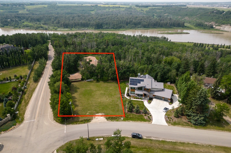 Almost 1.3 Acres in Windermere! WOW! Amazing opportunity! Houses for