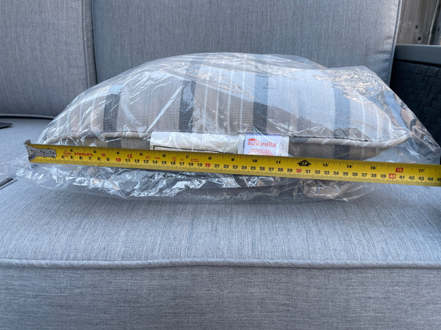 Brand new Sunbrella 16” throw pillows  in Outdoor Décor in Markham / York Region - Image 2