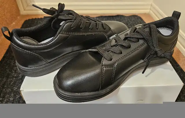 Non Slip Work Shoes LMQLZHYC - black, size 8 Men/9.5 women in Men's Shoes in City of Montréal - Image 7