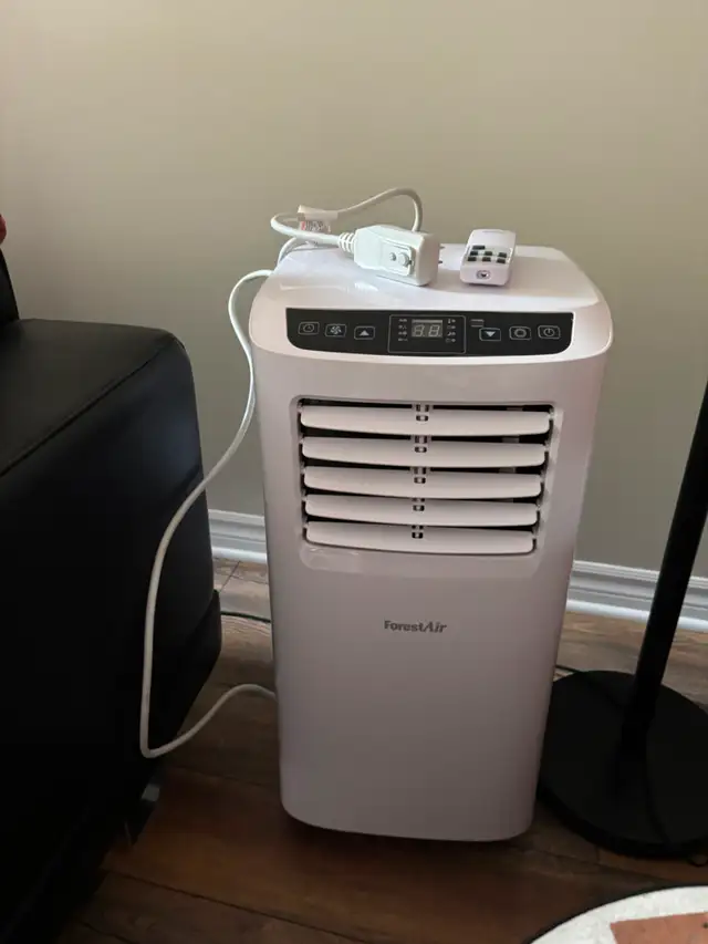 New 8000 BTU Air Conditioner