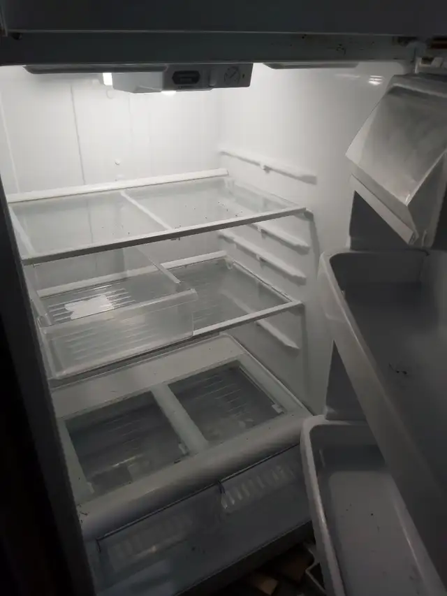 Réfrigérateurs blanc 18pc in Refrigerators in City of Montréal - Image 3