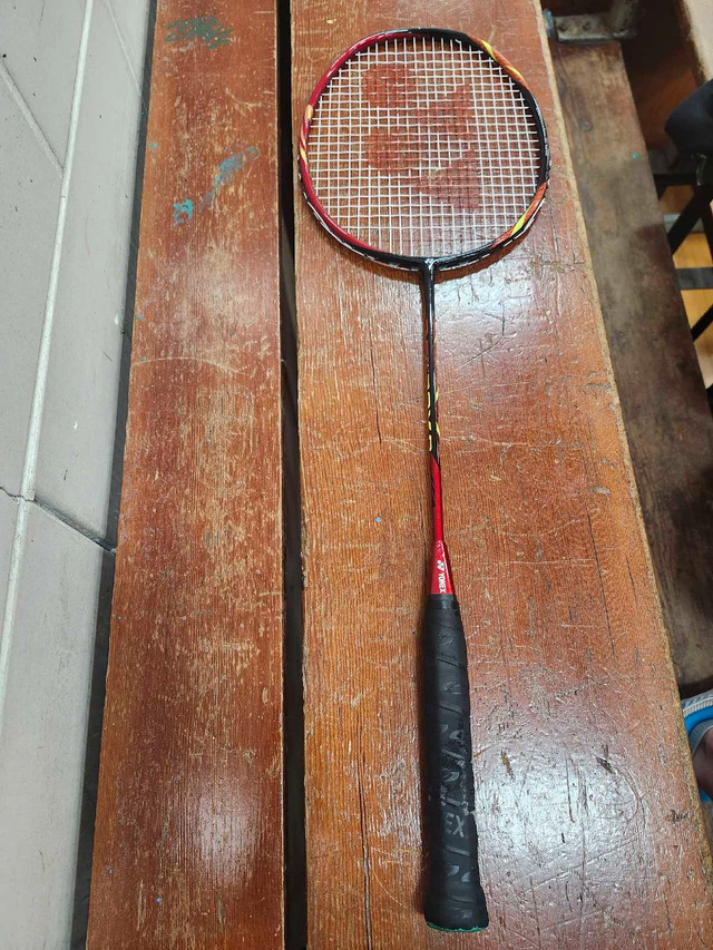 Used astrox 9 badminton racket in Tennis & Racquet in Ottawa - Image 3