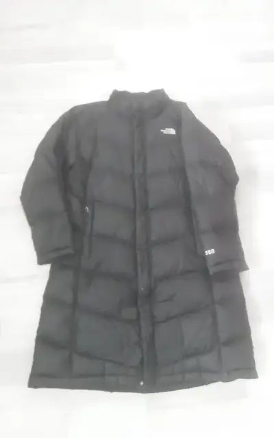 GRANDEUR M COULEUR NOIR DOUBLÉ EN DUVET, TRÈS CHAUD EXCELLENTE CONDITION, TRÈS PROPRE , COMME NEUF