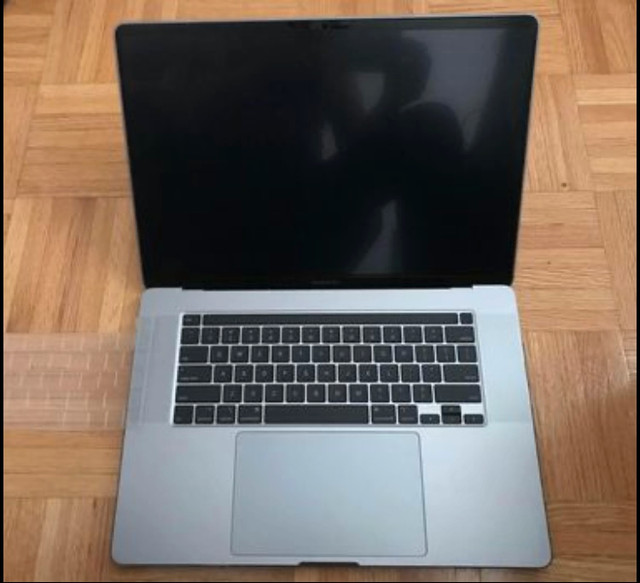 Apple MacBook Pro 16” top of the line like new + Ed software in Laptops in Markham / York Region - Image 2