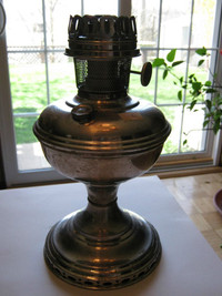 Antique Aladdin Oil Lamp  M9/11