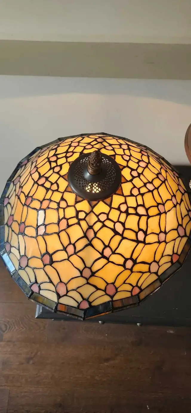 Meyda Tiffany 18" shade in Arts & Collectibles in Calgary - Image 7