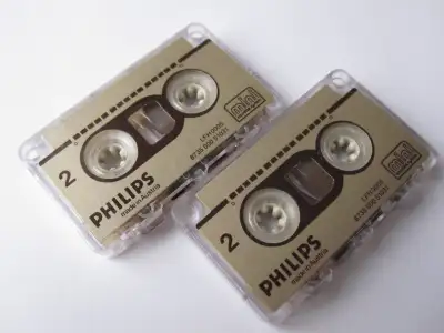 2x Vintage PHILIPS Mini-Cassette Tape/bande (30 minute) LFH-0005, View more