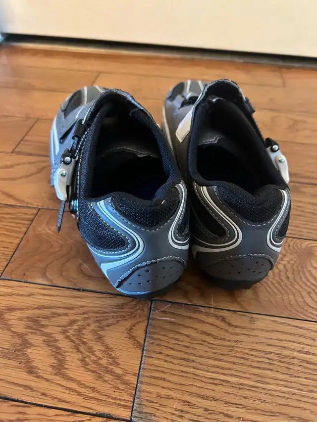 Souliers de vélo Shimano MO87 spd 7.6us 41eu cyclism cleats in Clothing, Shoes & Accessories in City of Montréal - Image 5