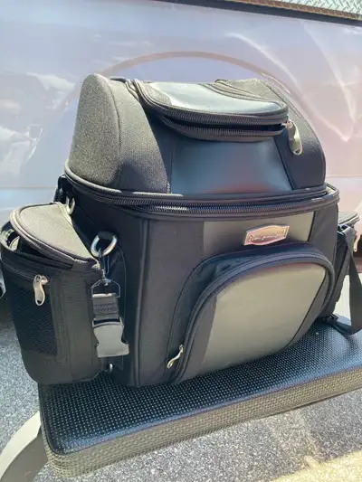 Kuryakyn motorcycle bag Good condition minimal wear everything works Dust cover and rain cover inclu...