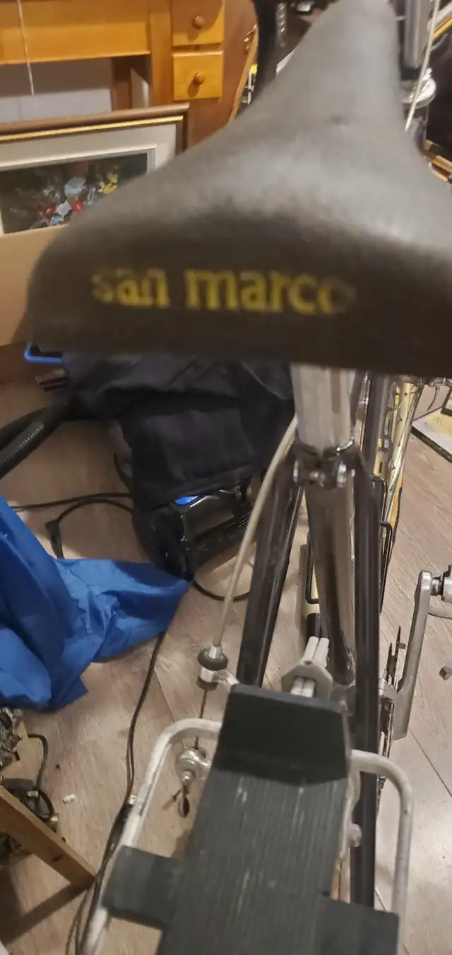 Vintage road bike bianchi 21" all shimano 600 perfect condition. in Road in Ottawa - Image 3