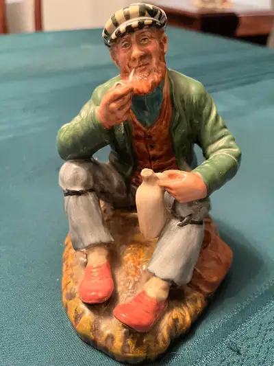 Attention : Collectors of RARE Royal Doulton Figurines. Downsizing: After many years of collecting r...