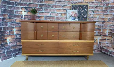 KROEHLER MARKED Branded MCM. Accent Double Dresser with 6 Large drawers. Dresser, Sideboard Entryway...