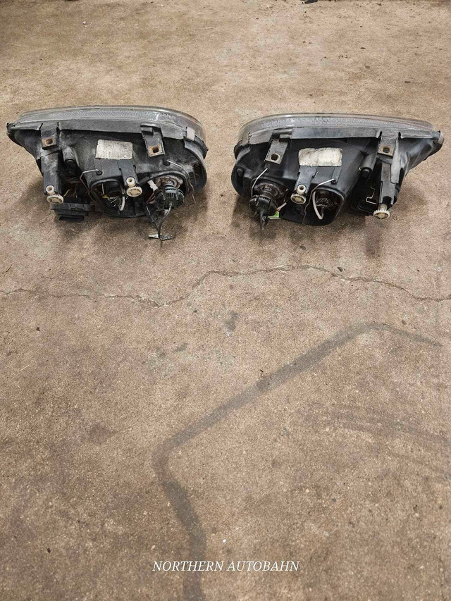 99-2005 Volkswagen golf PROJECTOR AFTERMARKET HEADLIGHTS / GLASS in Auto Body Parts in Cambridge - Image 2