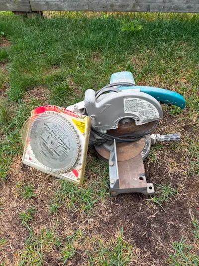Miter saw Milwaukee, Heavy steel base ideal for mounting on counter. 12" blades and includes stone c...