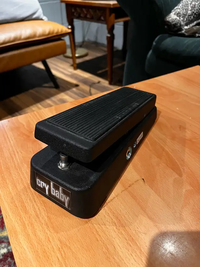 Cry Baby wah pedal in Amps & Pedals in Kawartha Lakes - Image 2