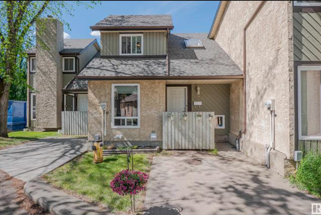 Bright & Spacious 3-Bedrm Townhm| Fenced Yard | 2 Parking Stalls