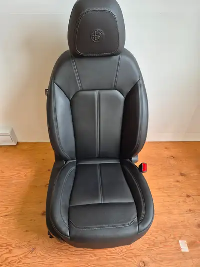 Alfa romeo giulia base model seats, like new, used less than 8,000 km.