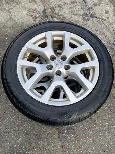 Set of 4 From 2012 Rogue SL AWD With TPMS sensors 225/55R18 60% treat remaining