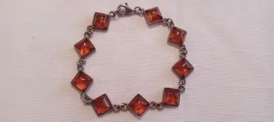 RARE FIND! A FINELY MADE 925 STELRING SILVER BRACELET WITH 9 PIECES OF SQUARE AMBER FITTED IN THE SI...