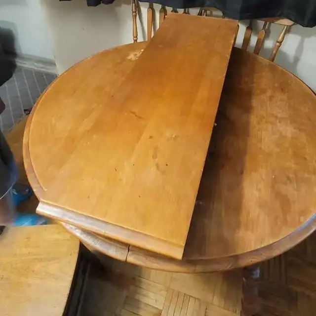 dining room table with chairs in Dining Tables & Sets in Mississauga / Peel Region - Image 3