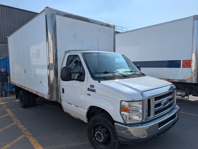 Ford E-450 2011 – Camion Cube 16' – Inspection SAAQ récente — photo 4