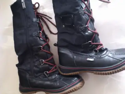 in new condition and ready for pickup at 296 mill rd m9c4x8 etobicoke. PAJAR Grip-Zip Tall Winter Bo...