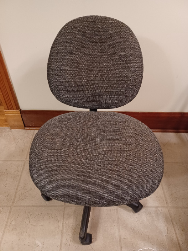 Office chair with swivel rollers Chairs & Recliners Guelph Kijiji