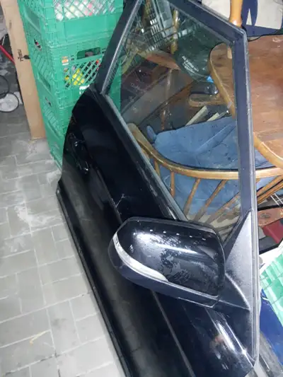 Porte noire Kia Soul 2010 Inclu le miroir Prix : 60$