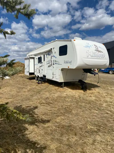 This 30’ quality fifth wheel is in excellent condition. 2 slides Solar power package. Aluminum frame...