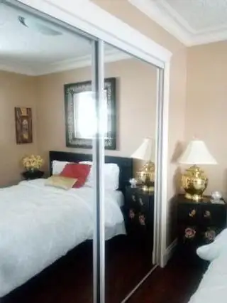 Located west side in a beautiful area with lots of greenspace...ensuite full size washer dryer , dis...