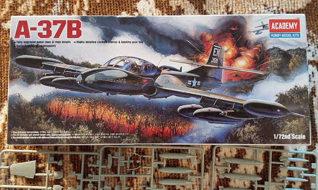 A-37 Dragonfly 1/72 Modèle à coller Kit Model dans Jouets et jeux  à Sherbrooke - Image 4