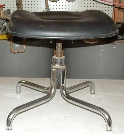 Banc bas pour mécanicien., View more