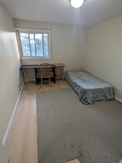 Heron Gate Mall, all inclusive. easy to downtown & school. ASAP