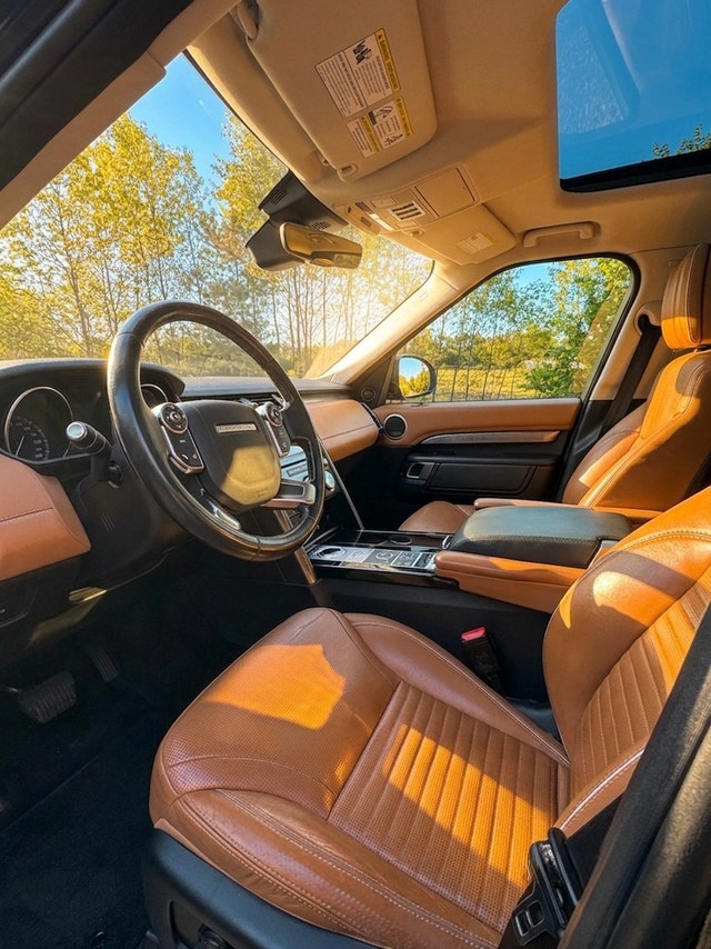 Land Rover Discovery 7 passager 2018 — photo 5