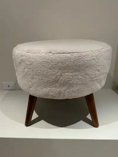 Ottoman 22" dia. - Scandi Style Faux Shearling, View more