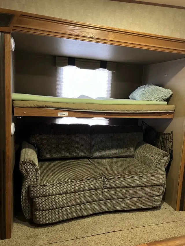 5th wheel camper with bunks & outside kitchen in Travel Trailers & Campers in Regina - Image 9