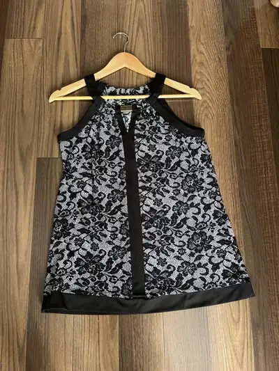 Granby : Divers vêtements  (camisoles) pour femme a 5$ l'unité, View more