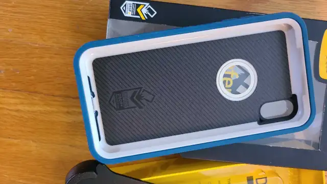 OtterBox Defender Series for iPhone Xs Max in Cell Phone Accessories in City of Toronto - Image 10