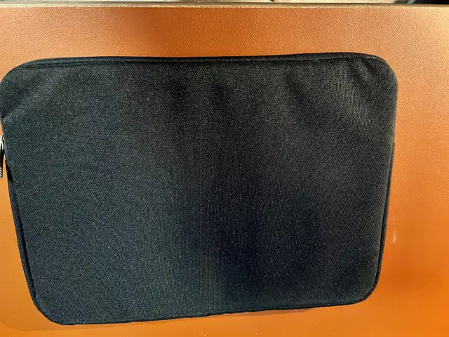 13" LAPTOP / IPAD SLEEVE CASE - BLACK - CANVAS WITH SUEDE - NEW. in Laptop Accessories in Norfolk County - Image 5