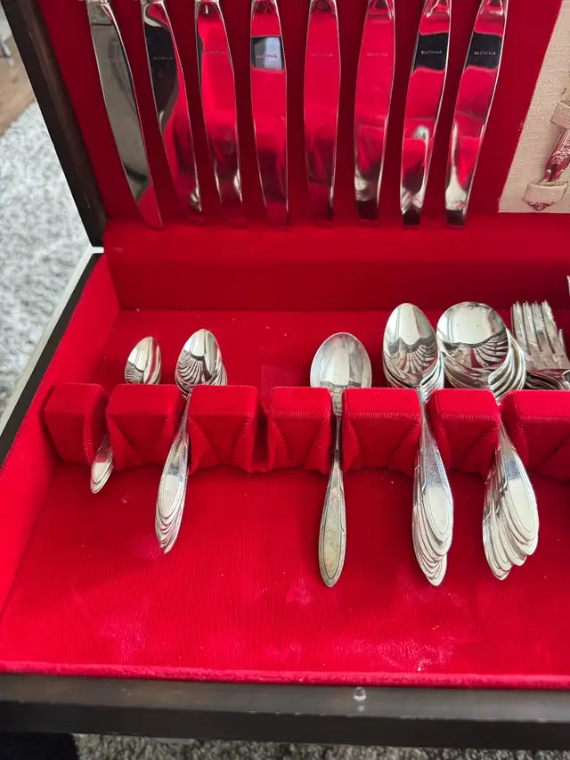 Stainless Steel Flatware Set in Kitchen & Dining Wares in Hamilton - Image 3