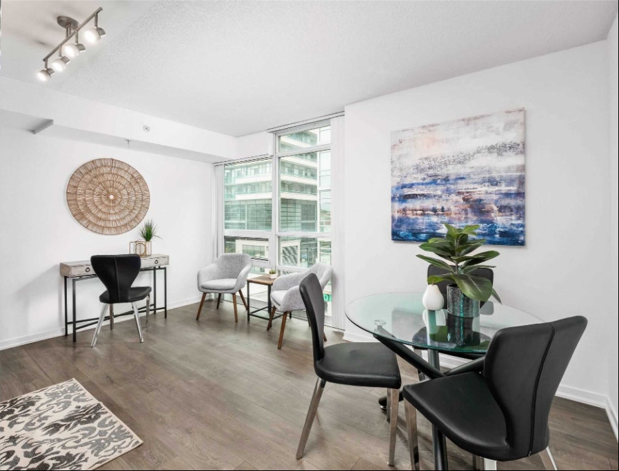 Beautiful 2 Bedroom Condo at Queen/ Dufferin for Rent 1