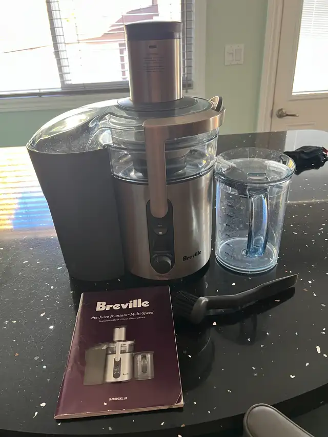 Breville Juicer in Processors, Blenders & Juicers in Hamilton - Image 2