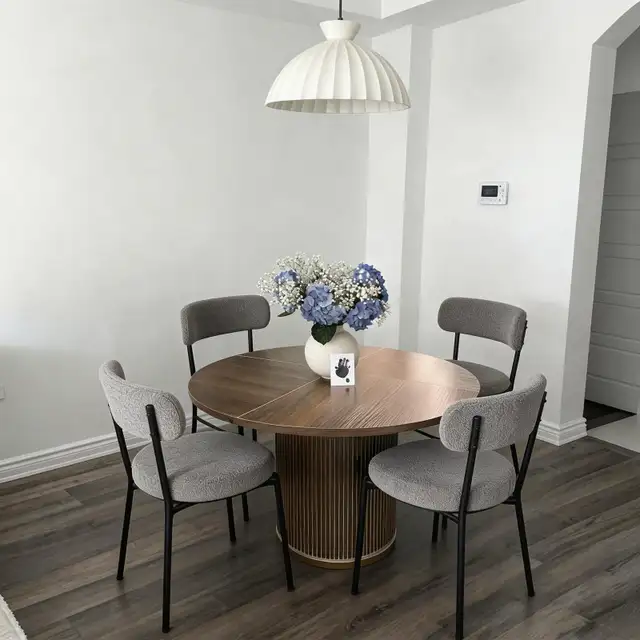 47" round dining table  in Dining Tables & Sets in Markham / York Region - Image 5