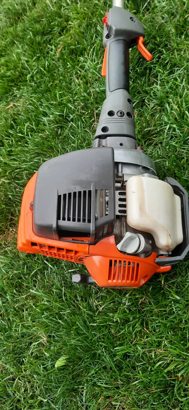 Husqvarna trimmer 324LD x series in Lawnmowers & Leaf Blowers in Oakville / Halton Region - Image 3