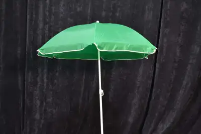 Parasols de couleurs différentes, View more