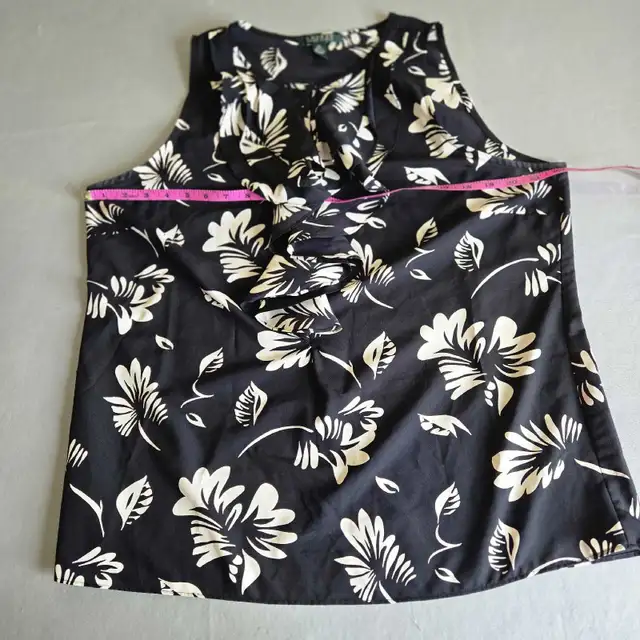 Lauren by Ralph Lauren Floral Blouse sz XL in Women's - Tops & Outerwear in Winnipeg - Image 2