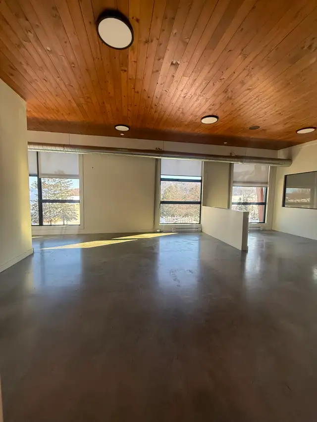 Local Commercial / Bureaux à Loué