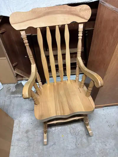 chaise berçante bois sculpté, View more